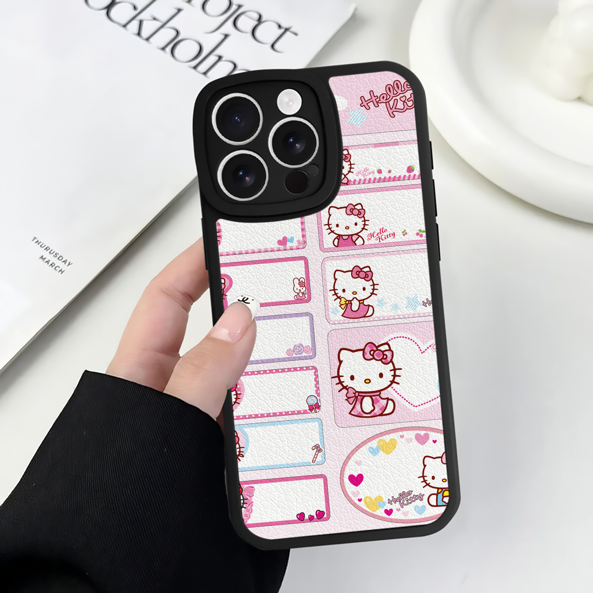 （画像用） Hello Kitty ハローキティ 【iPhone 16シリーズ対応】シリコンスマホケース（レザー調） 材質：シリコン